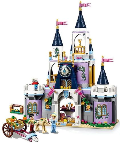 Конструктор – Приказният замък с кули и фигурки, 656 части