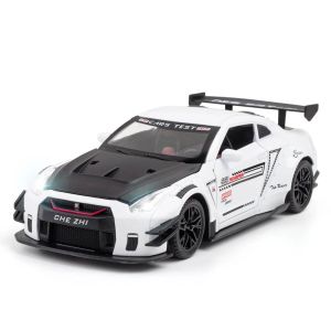 Метална кола Nissan GT-R Nismo, С пушек, 1:24, Бяла, Без опаковка