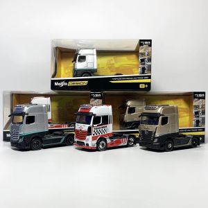 Метален камион влекач, Mercedes-Benz Actros, 1:64, Maisto