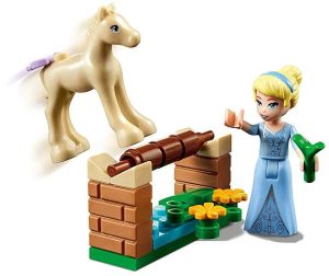 Конструктор – Приказният замък с кули и фигурки, 656 части