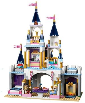 Конструктор – Приказният замък с кули и фигурки, 656 части