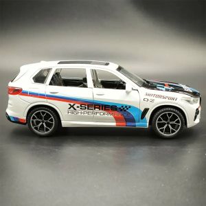 Метален автомобил BMW X5 M – мащаб 1:24, Бял, Без опаковка