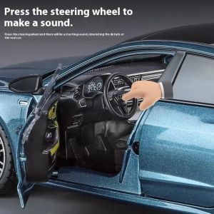 Метална кола Audi A7 1:24 – зелен металик с отварящи се елементи, Без опаковка