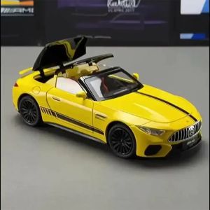Метален автомобил Mercedes-AMG Cabriolet, Die-Cast модел, 1:24, Жълт, Без опаковка