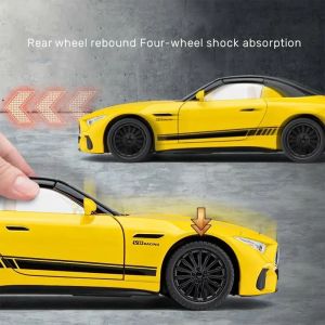 Метален автомобил Mercedes-AMG Cabriolet, Die-Cast модел, 1:24, Жълт, Без опаковка