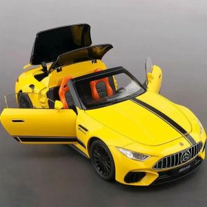 Метален автомобил Mercedes-AMG Cabriolet, Die-Cast модел, 1:24, Жълт, Без опаковка
