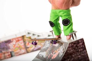 Играчка за пръсти Skateboard, тюркoаз