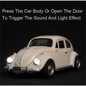 Метален Volkswagen Beetle 1:24, Кремав, със звук, светлини и pull-back, Без опаковка