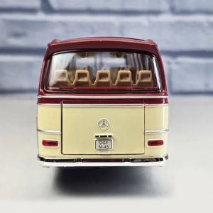 Метален автобус Mercedes-Benz O 302 1:24, бордо и кремав, Без опаковка