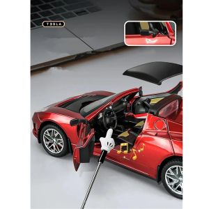Метална кола Tesla Roadster 1:24 с зарядна станция, червена