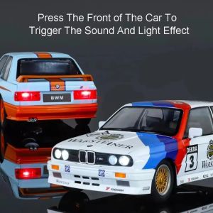 Метална кола BMW M3 E30, 1:24, синя