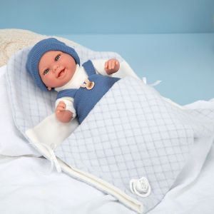 Усмихната кукла-бебе с тъмносиньо костюмче и одеялце, реално тегло - 35 см