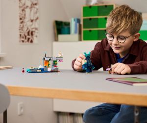 LEGO Minecraft 21274 – Среща с Пазача, 238 части