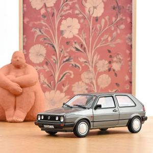 Метална кола Volkswagen Golf II CL 1989 1:18 – Norev