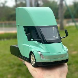 Метален камион Tesla Semi 1:24 със зарядна станция – зелен