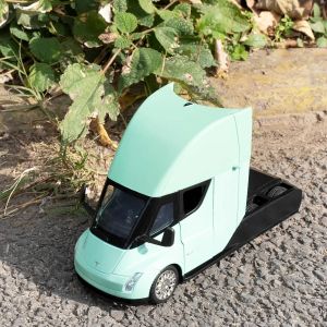 Метален камион Tesla Semi 1:24 със зарядна станция – зелен