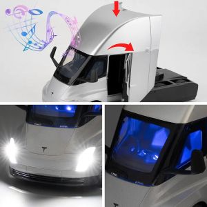 Метален камион Tesla Semi 1:24 със зарядна станция – сребрист