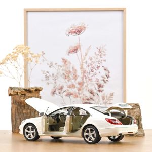 Метална кола Mercedes-Benz CLS 1:18 – бяла, Norev