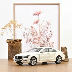 Метална кола Mercedes-Benz CLS 1:18 – бяла, Norev