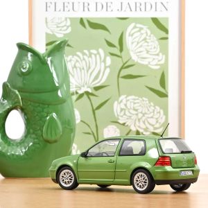 Метална кола Volkswagen Golf IV 1:18 – зелен, Norev
